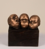 Bronze<br>Measures: 19x17x10 cm<br>Series: 12 units.